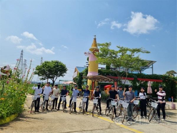 [크기변환]6-2 평택강(안성천) 자전거도로 점검 및 안전캠페인 추진.jpg