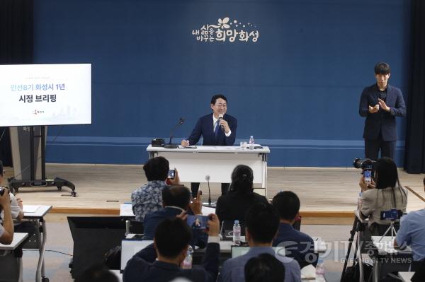 [크기변환]사본 -취임1주년 시정브리핑(2).jpg