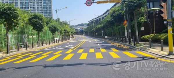 [크기변환]사본 -5-2. 기흥구가 독정초등학교, 동막초등학교, 석성초등학교 통학로 인근 교통안전시설물 정비를 마무리했다. 사진은 석성초 앞..jpg