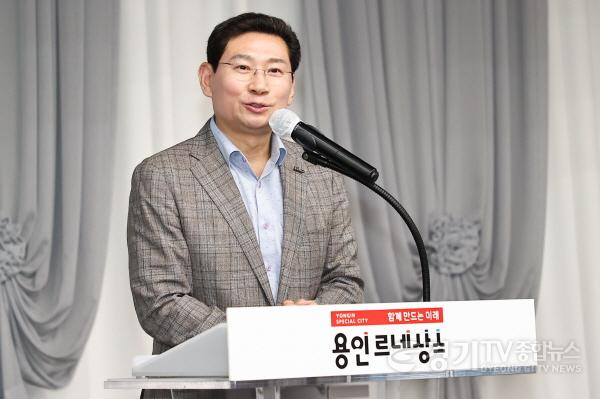 [크기변환]사본 -10-1. 6일 열린 제3회 요양보호사의 날 기념행사에서 축사를 하고 있는 이상일 용인특례시장.jpg