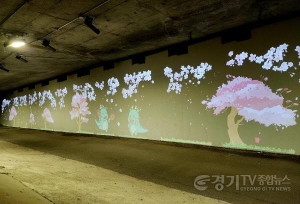 [크기변환]사본 -5-2. 수지구가 주민 생활밀착형 사업을 추진하고 있다. 죽전1동 안대지천 로고젝터 설치.jpg