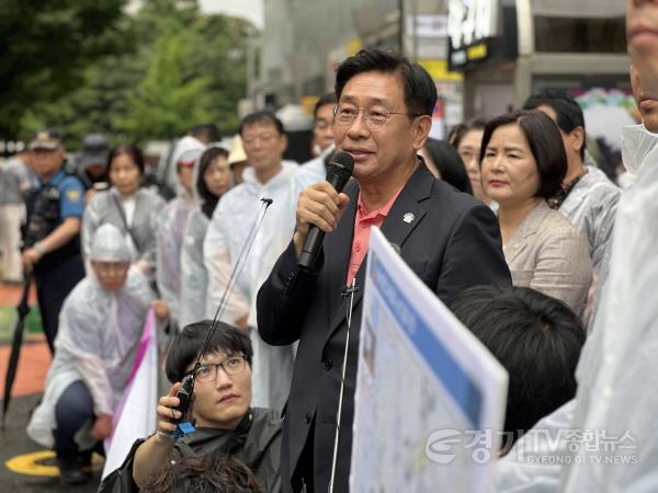 [크기변환]사본 -전진선양평군수 민주당사 앞 사업재개를 위한 기자회견(3).jpg