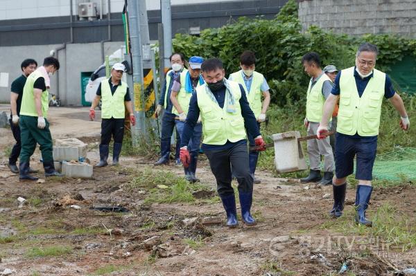 [크기변환]04-20220813 수해복구 자원봉사-001.jpg