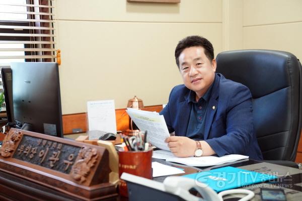 [크기변환]이관우 부의장.JPG