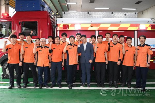 [크기변환]사본 -김현수 수원시 제1부시장,경찰서·소방서·군부대 등 기관 방문해 감사인사(1).jpg