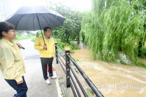 [크기변환]1-1 이권재 오산시장, 호우 대처상황 긴급 점검.JPG
