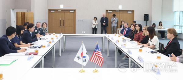 [크기변환]사본 -미국+피닉스시+대표단+경기도청+방문(2).jpg