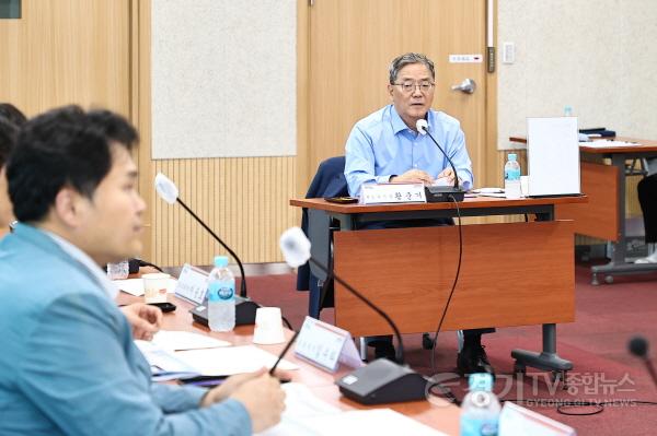 [크기변환]사본 -4-1. 황준기 제2부시장이 17일 용인특례시에서 열린 경강선 연장 타당성조사 용역 착수보고회에서 인사말을 하고 있다.jpg