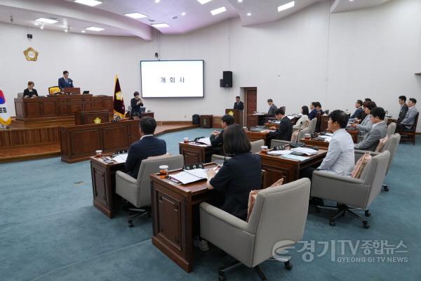 [크기변환]사본 -[사진자료] 하남시의회  7월 18일 제322회 임시회 제1차 본회의 모습. (사진_하남시의회 제공).jpg