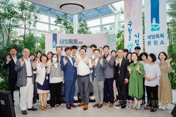 [크기변환]사본 -이재준 수원특례시장, “새빛민원실·새빛톡톡은 수원시 행정혁신의 상징,시민과 소통하는 정책 펼치겠다”(3).jpg