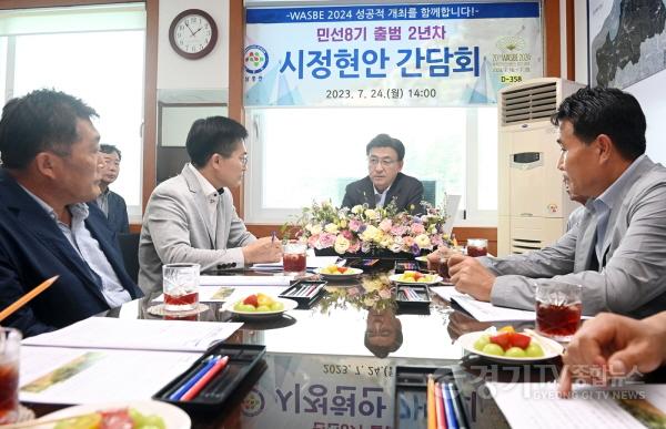 [크기변환]민선8기 2년차 방세환 시장, 읍면동 찾아 소통행보 (2).JPG