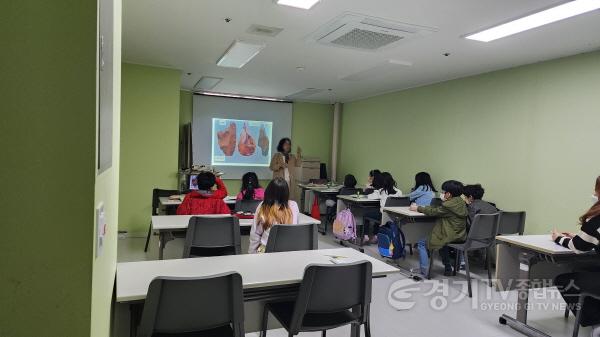 [크기변환]4. 용인특례시가 운영하는 평생학습 세세세학교 교실의 모습.jpg