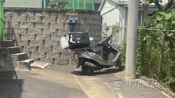 [크기변환]유기된 오토바이 (2).jpg