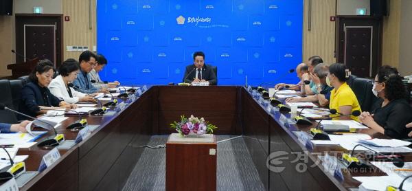 [크기변환]230809 평택(의회) 평택시의회 이관우 부의장, 방음 사업 관련 주민 간담회 개최 (2).JPG