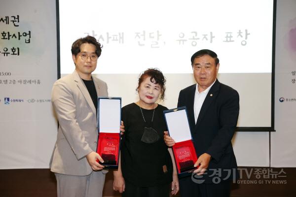 [크기변환]감사패 사진(이재식 부의장, 최원용 의원).jpg