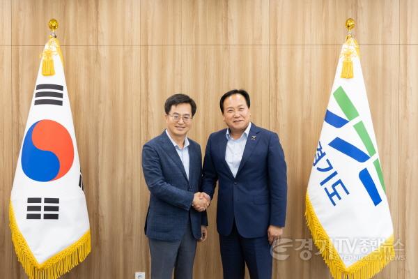 [크기변환]1-1 오산시-경기도, 맞손 잡고 경제·문화·관광 현안 논의.jpg