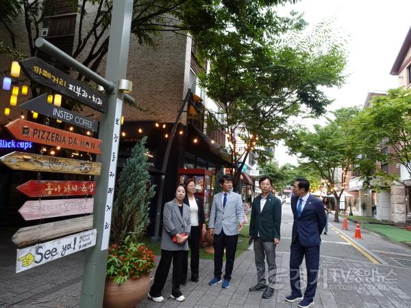 [크기변환][사진자료] 하남시의회 ’문화예술연구단체‘ 용인 보정동 카페거리 벤치마킹 현장.(사진_하남시의회 제공).JPG