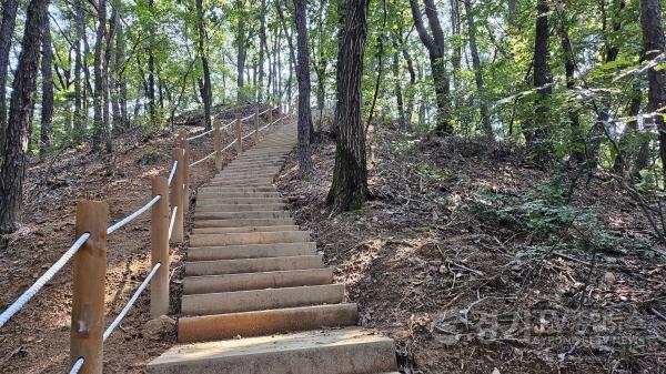[크기변환]4. 용인특례시가 서그내근린공원에서 기흥호수공원에 이르는 약 2km 구간에 둘레길을 조성했다..jpg