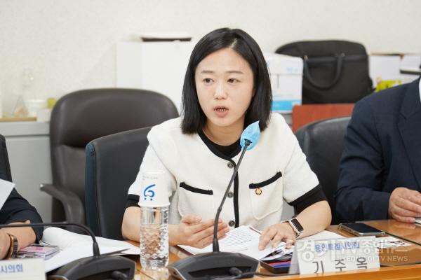 [크기변환]20230908 용인특례시의회 의원연구단체 의정혁신연구회Ⅱ, 연구 용역 최종보고회 개최(4).jpg