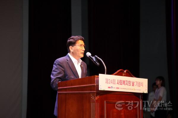 [크기변환]1. 수원특례시의회 김기정 의장 축사.jpg