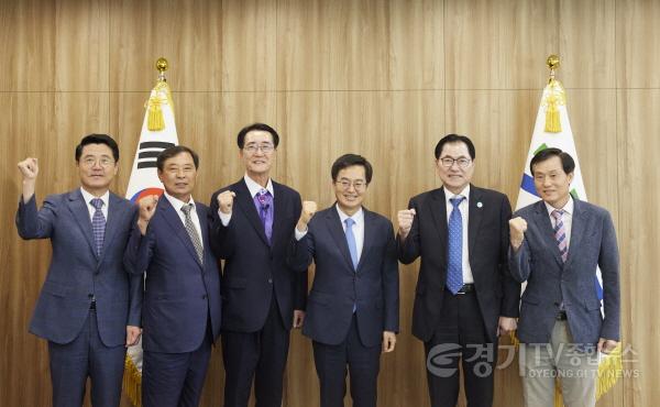 [크기변환]김동연 지사, 전남지역 4개 군(郡) 대표와 특산물 소비 활성화 방안 논의(1).jpg