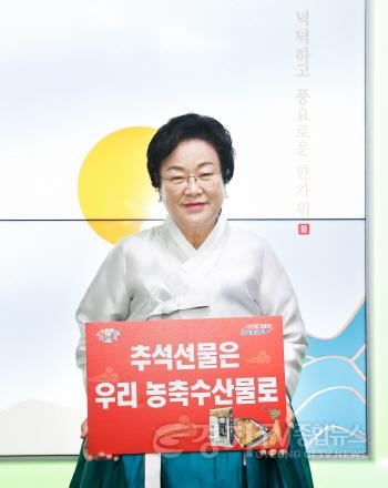 [크기변환]김경희 이천시장, ‘추석선물은 우리 농축수산물’로 캠페인 동참.jpg