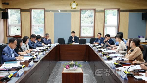 [크기변환]230922 평택(의회) 평택시의회 이기형 산업건설위원장, 고덕면 지식산업센터 및 관련 산업 활성화를 위한 간담회 개최 (1).JPG