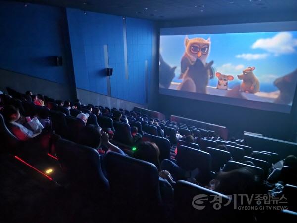 [크기변환]영화관람1 (2).jpg