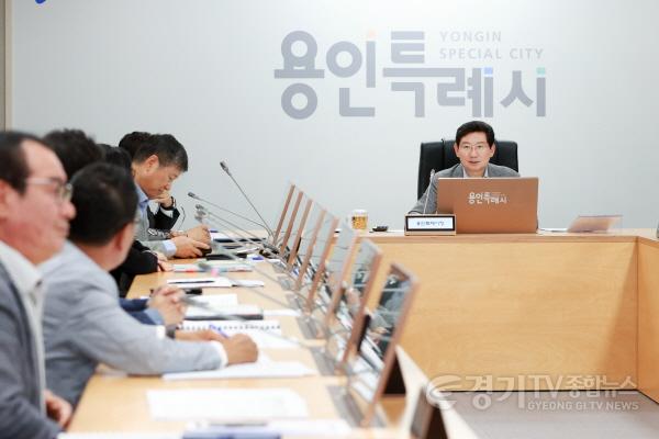 [크기변환]7-2. 이상일 용인특례시장이 6일 협업기관의 2024년 주요업무 추진계획 보고회를 주재하고 있다.jpg