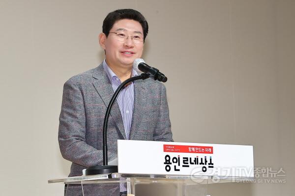 [크기변환]1. 이상일 용인특례시장이 13일 시청에서 열린 제71주년 재향군인의 날 기념식에서 인사말을 하고 있다.jpg