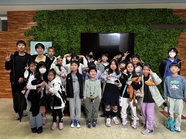 [크기변환]11-2 평택시가족센터 진로진학 프로그램 꿈업학교 국제대학교 연계 학과체험 진행.jpg