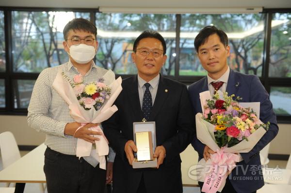 [크기변환]사본 -사진1(채명기 감사패) (1).jpg