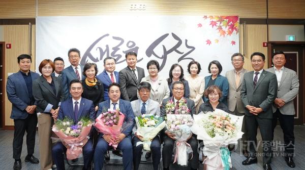 [크기변환]231017 평택(의회) 평택시의회 최병철 국장 명예 퇴임 (2).JPG