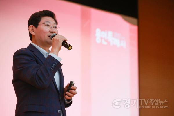 [크기변환]2-1. 이상일 용인특례시장이 26일 주민자치연합회 초청으로 처인구 포곡읍 대웅경영개발원 강당에서 주민자치센터 관계자를 대상으로 특강을 했다..JPG