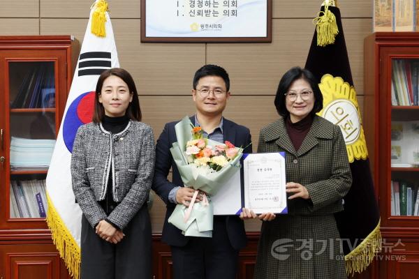 [크기변환]20231026 10월중 의회 칭찬공무원 (1).JPG