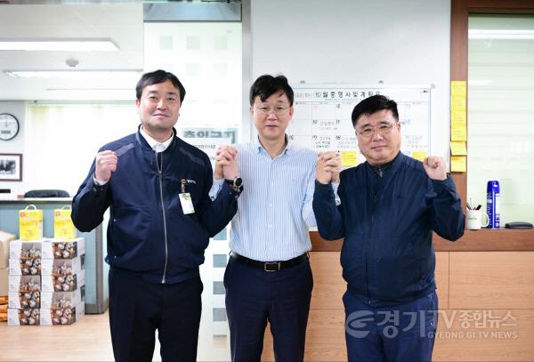 [크기변환]126.“출근대란 없다” 이민근 안산시장, 시내버스 파업 중재 힘 보태(1).jpg