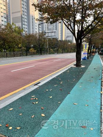 [크기변환]5-1. 수지구가 연말까지 동천초 일원 보도를 재포장할 예정이다. 1-1. 수지구가 연말까지 동천초 일원 보도를 재포장할 예정이다..jpg