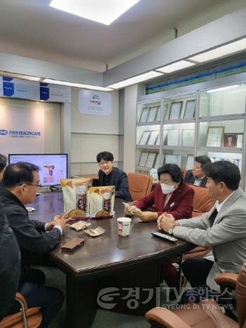 [크기변환]김경희 이천시장 기업체방문(에버헬스케어농업회사법인) (1).jpeg