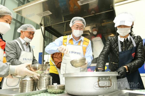 [크기변환]6-1. 연예인 봉사단 곰탕 나눔 행사.jpg