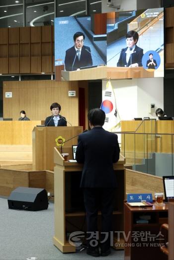 [크기변환][사진교체]231109 김선희 의원, 도정 질문에서 0세~2세 급식비 지원 촉구 (2).jpg