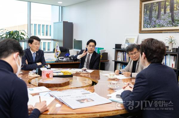 [크기변환]오병권 행정1부지사, 경기도 지역구 국회 예산결산특별위원회 위원 면담(1).jpg