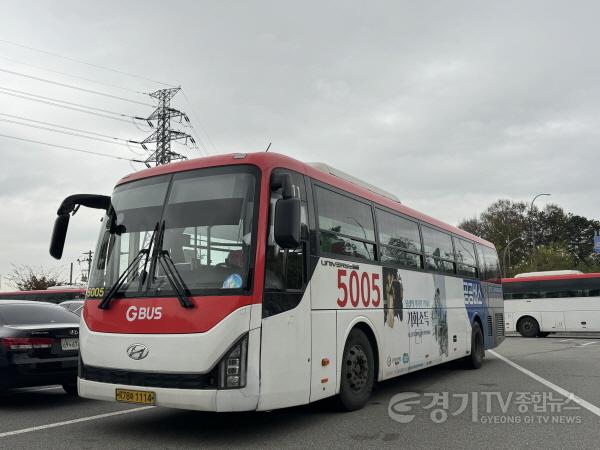 [크기변환]1. 용인특례시가 출근시간대 5005번에 강남대역에서 출발하는 전세버스 3대를 운행한다..jpeg