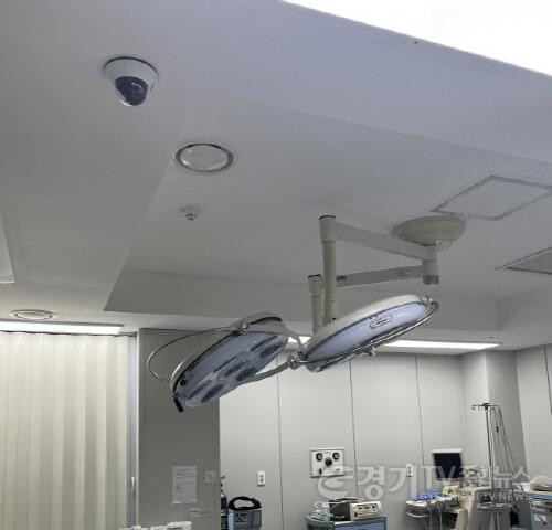 [크기변환]3. 용인특례시의 의무화 대상 병·의원 모두에 수술실 CCTV가 설치된 것으로 나타났다. 사진은 수술실에 CCTV가 설치된 모습..jpg