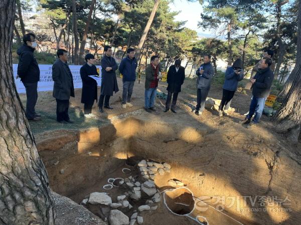[크기변환]11-2 부용산 내 토성 발굴조사 학술자문회의 및 현장 공개.jpeg