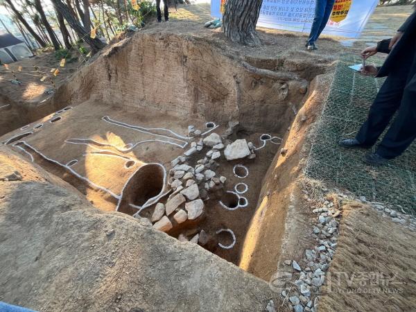 [크기변환]11-1 부용산 내 토성 발굴조사 학술자문회의 및 현장 공개.jpeg