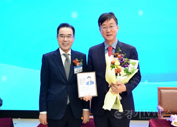 [크기변환]88.이민근 안산시장, 지역농업발전 선도인상 수상(1).jpg