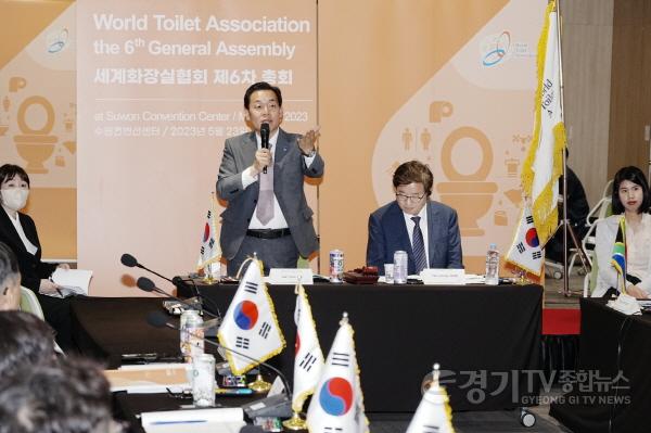 [크기변환]1. 이재준 수원특례시장, “깨끗한 화장실이 인류 보편 권리로 자리 잡도록 수원시가 노력하겠다.JPG