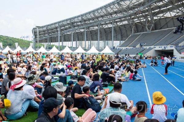 [크기변환](사업사진2-2) 농협은행 용인시지부 후원금.jpg