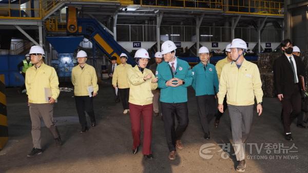 [크기변환]1-1.환경부 차관 재활용기반시설 방문.jpg