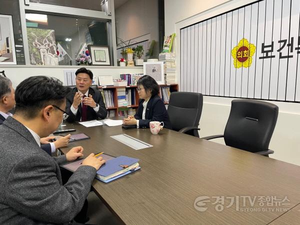 [크기변환]231127 최종현 의원, 광교 이의8초.중 차질 없는 개교 당부.jpg